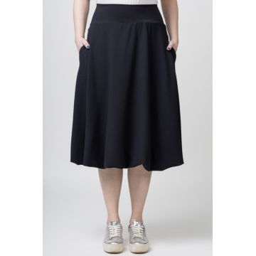 Fusta neagra midi, tip gogosar, din vascoza Fusta neagra midi, tip gogosar, din vascoza