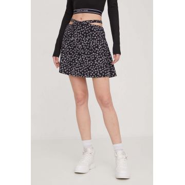 Tommy Jeans fustă culoarea negru, mini, evazați DW0DW17438