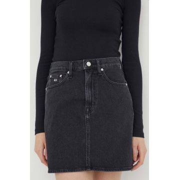 Tommy Jeans fustă din denim culoarea negru, mini, creion DW0DW17286