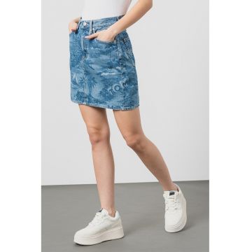 Fusta scurta din denim cu croiala dreapta si model logo si grafic