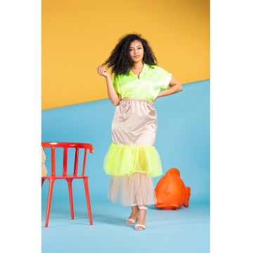 Fusta cu model stratificat si aspect contrastant