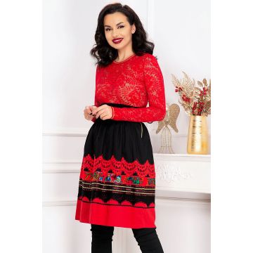 Fusta traditionala cu aplicatii din dantela si imprimeu floral