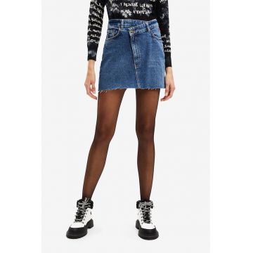 Fusta de denim cu terminatie franjurata