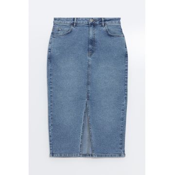 Fusta dreapta in denim cu slit frontal
