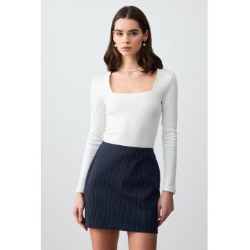 Fusta slim fit cu model in dungi
