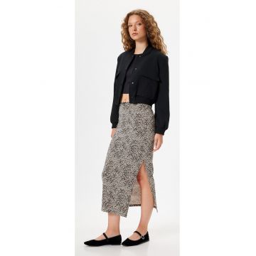 Fusta cu animal print si slit lateral