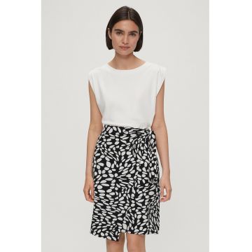 Fusta din viscoza cu model petrecut