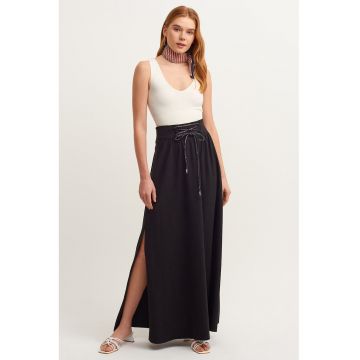 Fusta maxi cu slituri laterale