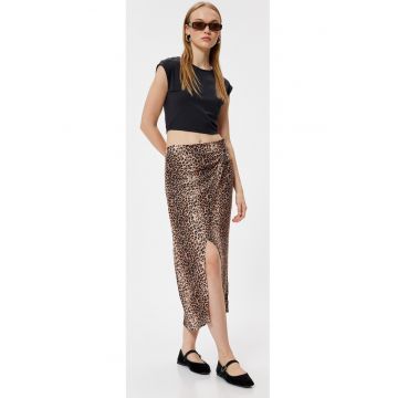 Fusta midi cu animal print si croiala petrecuta