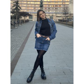 Fusta albastra de blugi cu curea maro