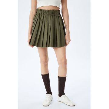 Fusta mini cu pliuri si talie inalta