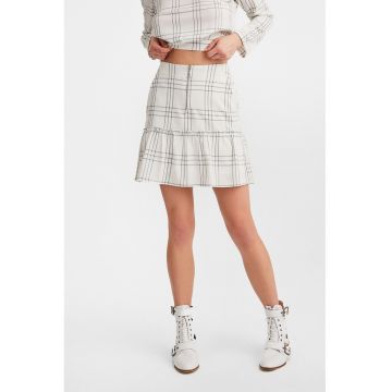 Fusta mini cu model in carouri si terminatie cu volane