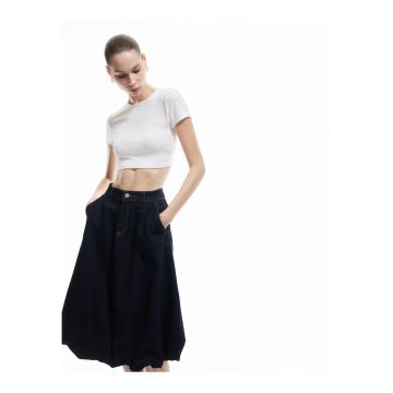 Fusta de denim evazata cu cusaturi contrastante
