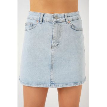 Fusta mini  slim fit - albastra - bumbac - inchidere cu nasturi