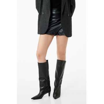 Fusta-pantalon mini de piele ecologica cu model petrecut
