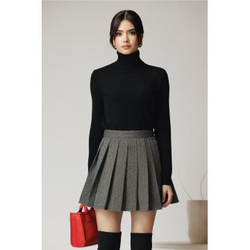 Fusta casual din jerse scurta gri cu dungi zig-zag negre si pliuri Fusta casual din jerse scurta gri cu dungi zig-zag negre si pliuri