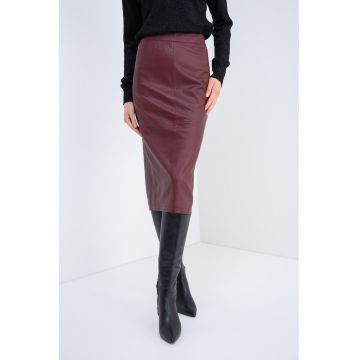 Fusta creion de piele cu slit pe spate