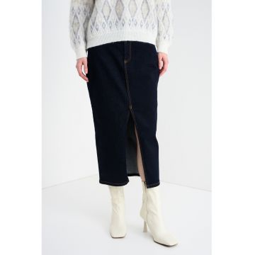 Fusta de denim cu slit pe partea din fata
