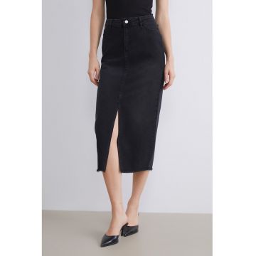 Fusta de denim dreapta cu terminatie nefinisata