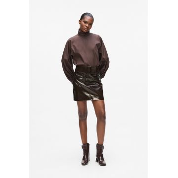 Fusta din piele ecologica cu aspect lucios si catarama lata in talie