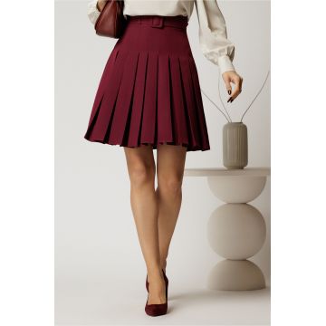Fusta DY Fashion din stofa bordo plisata cu curea in talie Fusta DY Fashion din stofa bordo plisata cu curea in talie