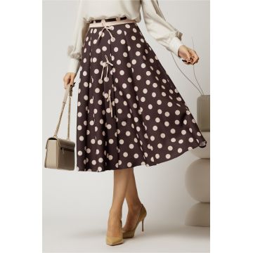 Fusta DY Fashion midi maro cu buline si fundite in contrast Fusta DY Fashion midi maro cu buline si fundite in contrast