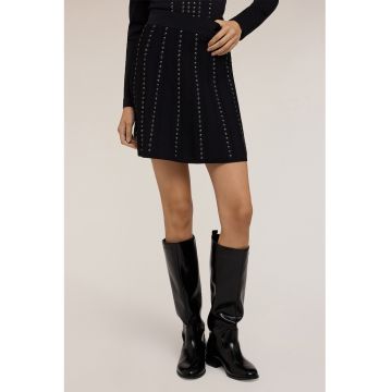 Fusta evazata cu aplicatie de margele