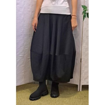 Fusta lalea neagra ampla cu material tip rips ,   model modern si comod