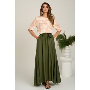 Fusta lunga kaki in clos din viscoza cu floare in talie Fusta lunga kaki in clos din viscoza cu floare in talie