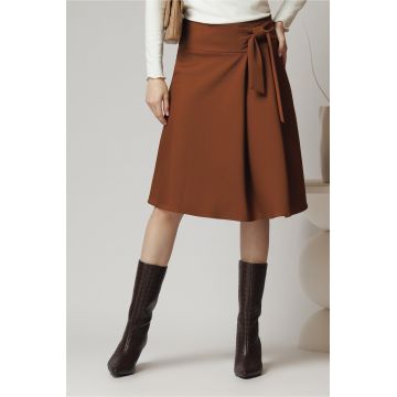 Fusta office din stofa maro cu funda in talie Fusta office din stofa maro cu funda in talie
