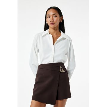 Fusta petrecuta cu terminatie asimetrica