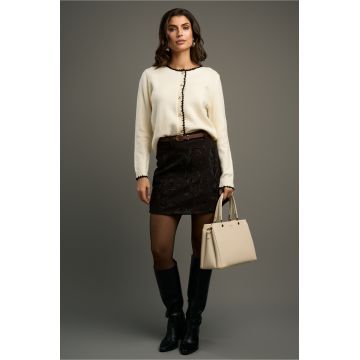 Fusta scurta din stofa maro cu broderie si curea Fusta scurta din stofa maro cu broderie si curea