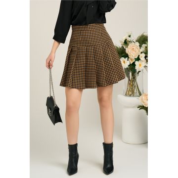 Fusta scurta office din stofa maro cu imprimeu pepit si pliuri Fusta scurta office din stofa maro cu imprimeu pepit si pliuri