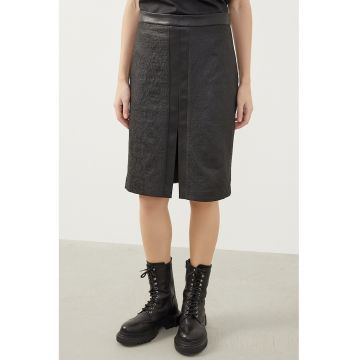 Fusta texturata cu slit frontal