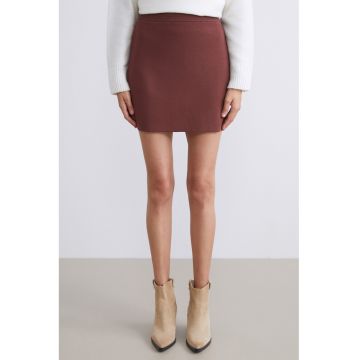 Fusta tricotata cu banda elastica in talie