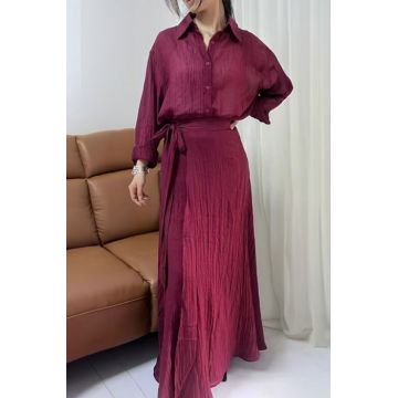 Compleu din vascoza si bumbac, creponate cu camasa si fusta petrecuta, bordo