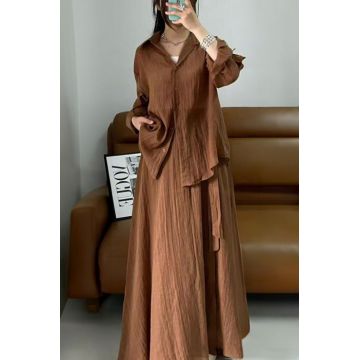 Compleu din vascoza si bumbac, creponate cu camasa si fusta petrecuta, camel