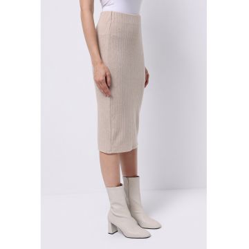 Fusta creion cu slit pe spate