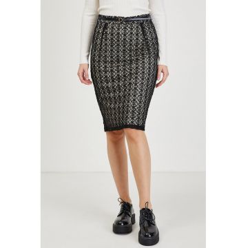 Fusta creion de dantela