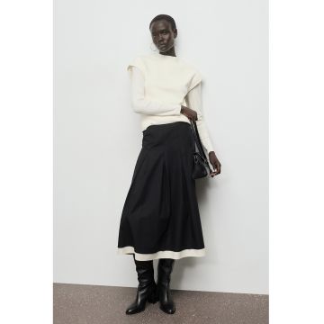 Fusta cu croiala in A si pliuri inversate