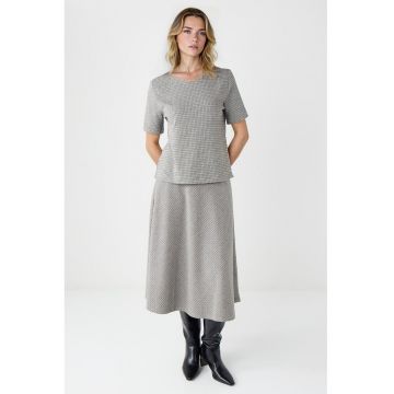 Fusta cu croiala pe bie si model houndstooth