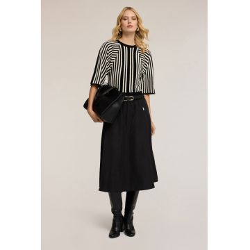 Fusta din tafta cu o curea