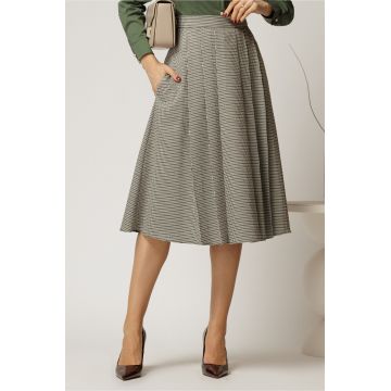 Fusta DY Fashion clos cu carouri negru si gri cu pliuri