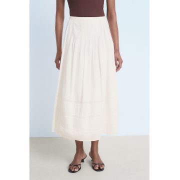 Fusta evazata cu garnituri din dantela
