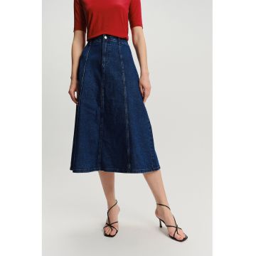 Fusta evazata din denim