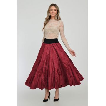 Fusta lunga din vascoza, in 15 clini, din tafta rosu inchis metalizat