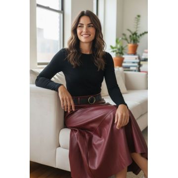 Fusta midi evazata, cu volan, din piele ecologica, cu talie elastica, bordo