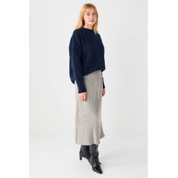 Fusta texturata cu talie medie