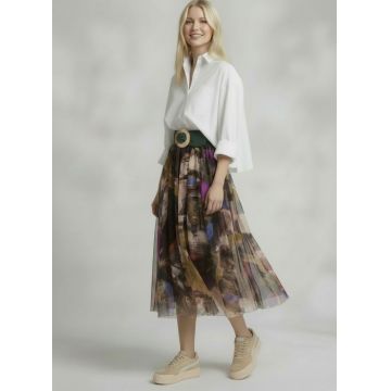 Fusta clos din tulle cu imprimeu pictural cu maro, bej, mov si albastru
