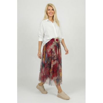 Fusta clos din tulle cu imprimeu pictural multicolor pe fond rosu